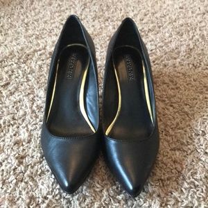Kenneth Cole Black Pumps